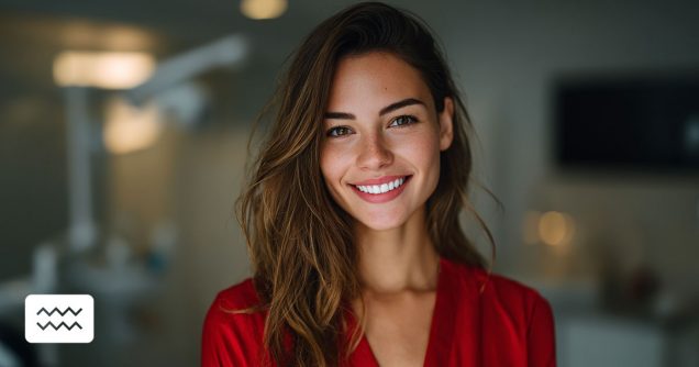 paciente feliz en clinica dental abril